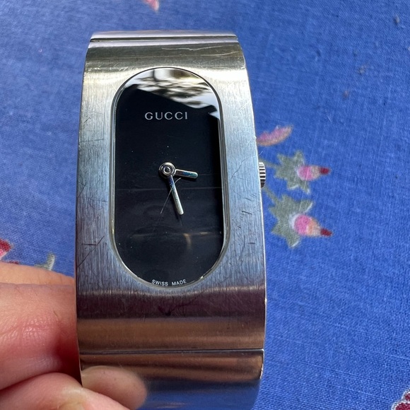 Authentic Gucci 2400L Oval Dial Stainless Steel Ladies Bracelet Watch - Picture 6 of 9